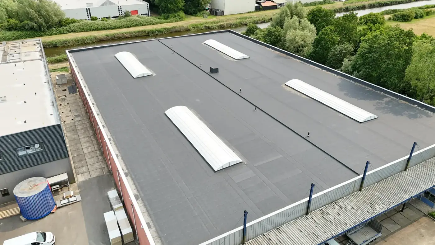 2-Laags Bitumensysteem Bedrijfspand Almere - Thumbnail 2